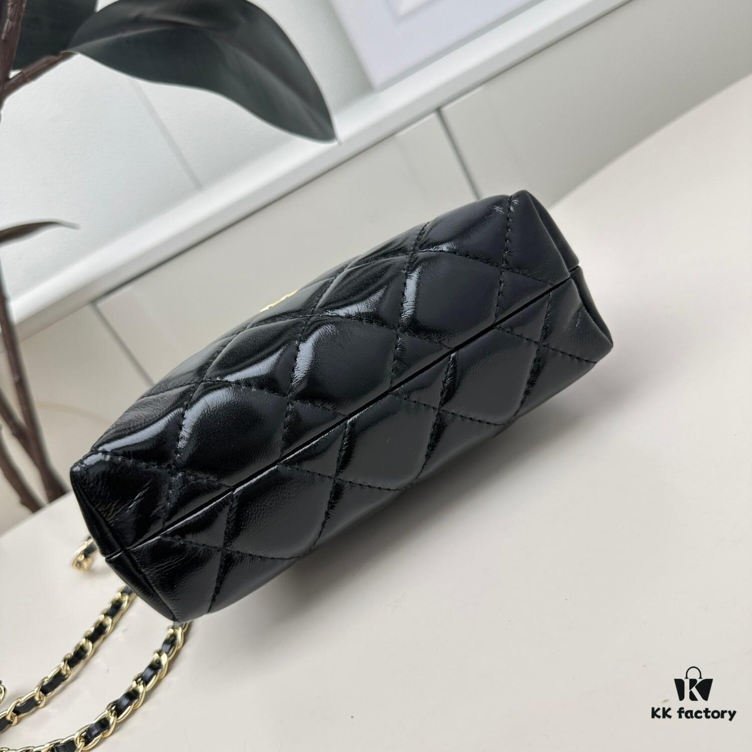 Chanel CHANEL 24A Handle Lunchbox Bag