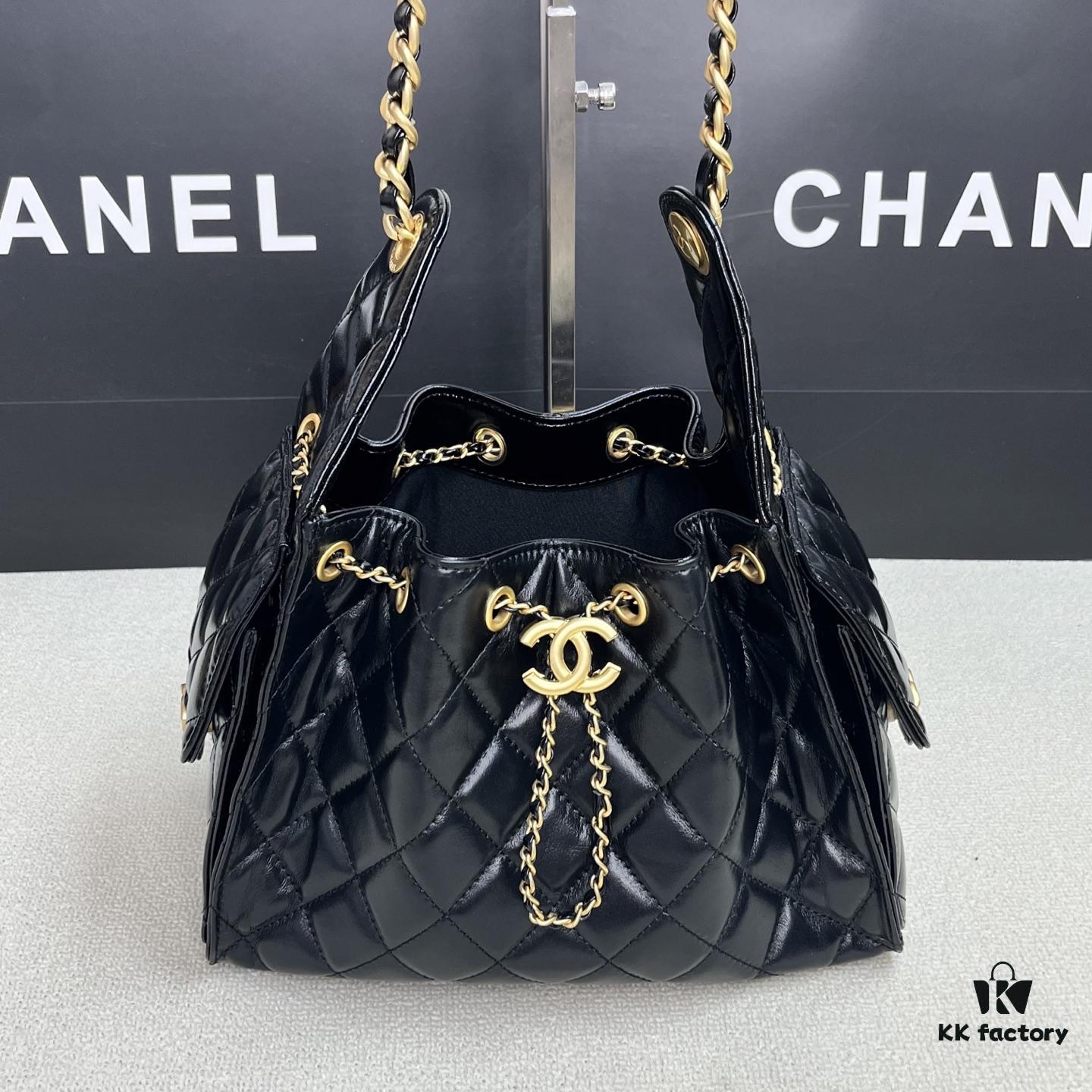 Top-Grade Authentic Chanel 25C Oil-Waxed Leather Hobo Bag - Mini Vintage Bucket Shoulder Bag with Retro Gold-Tone Buckle Drawstring, Quilted Design, Classic Chain Detail