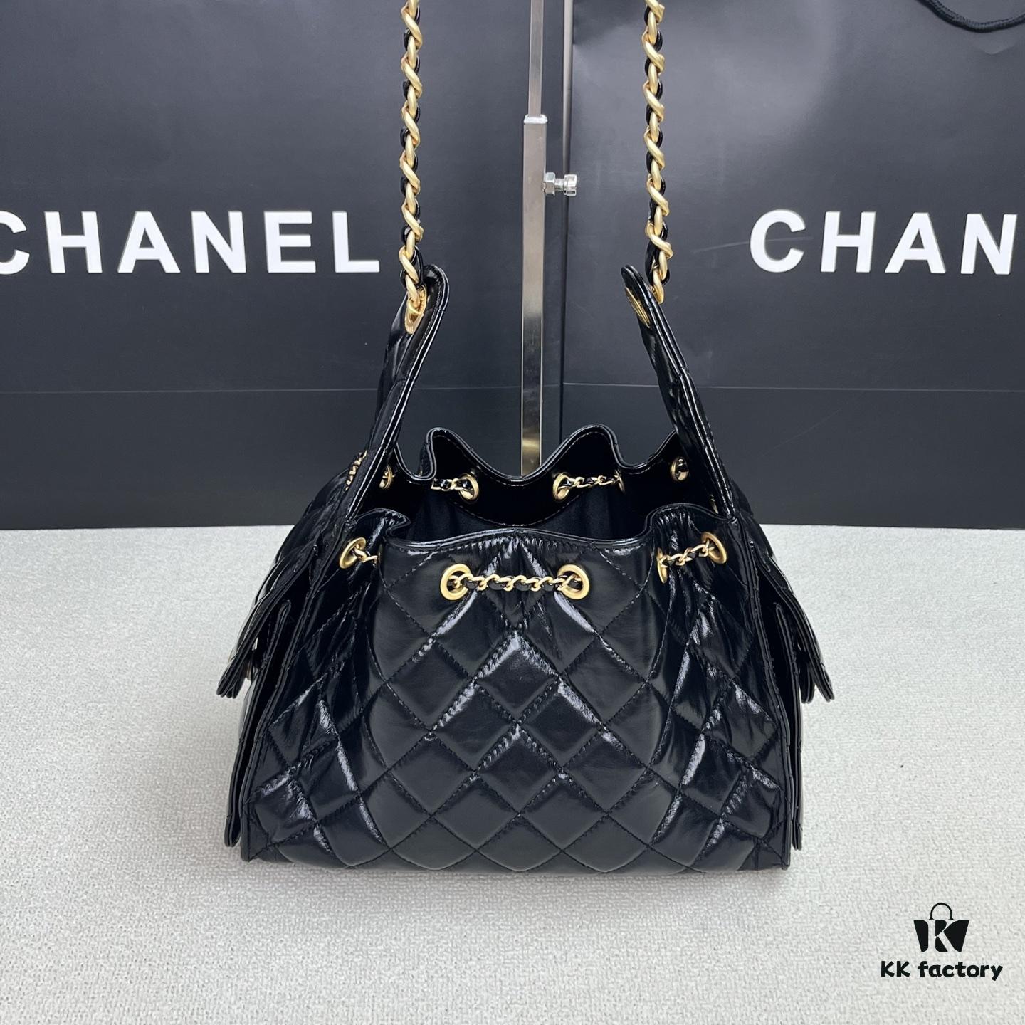 Top-Grade Authentic Chanel 25C Oil-Waxed Leather Hobo Bag - Mini Vintage Bucket Shoulder Bag with Retro Gold-Tone Buckle Drawstring, Quilted Design, Classic Chain Detail