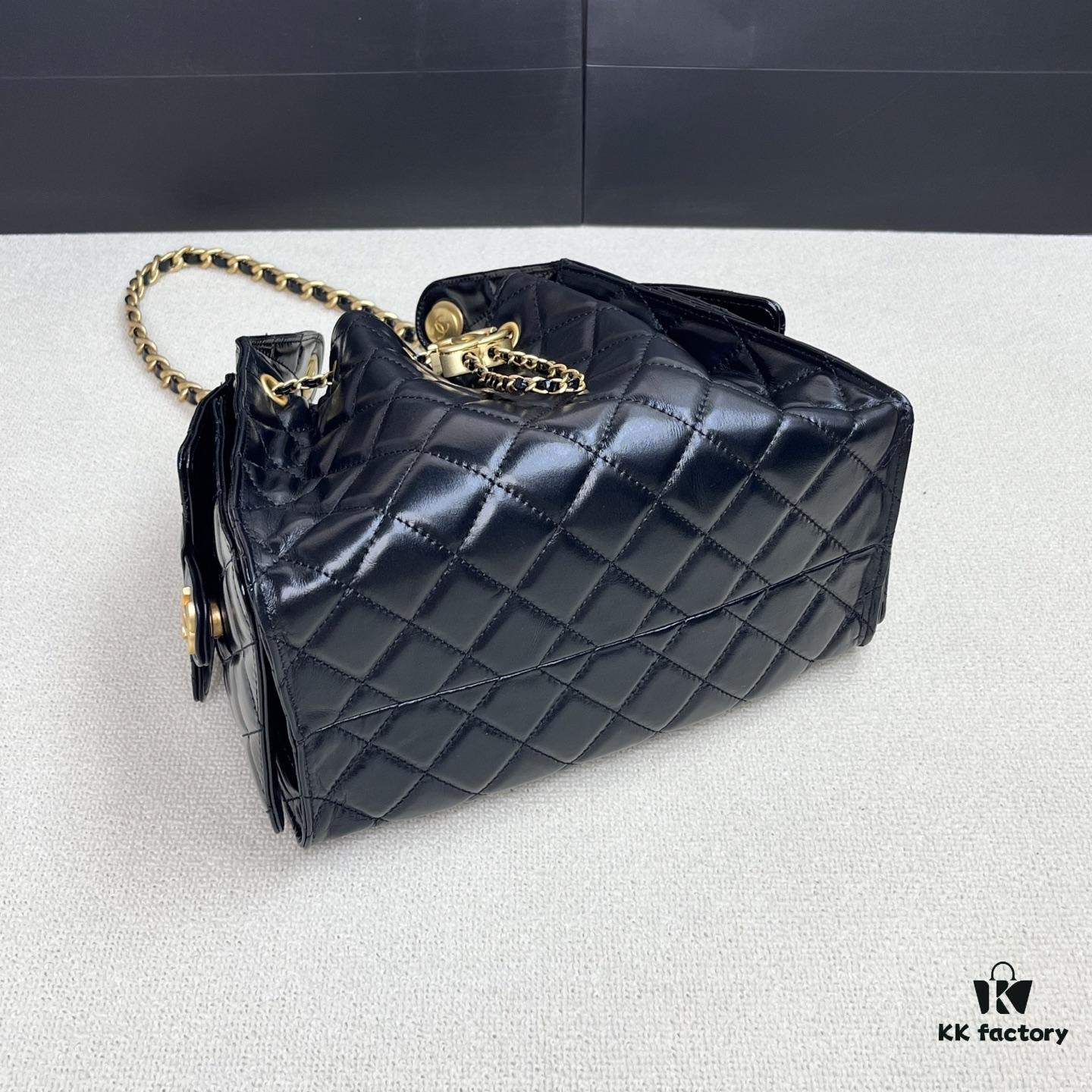 Top-Grade Authentic Chanel 25C Oil-Waxed Leather Hobo Bag - Mini Vintage Bucket Shoulder Bag with Retro Gold-Tone Buckle Drawstring, Quilted Design, Classic Chain Detail