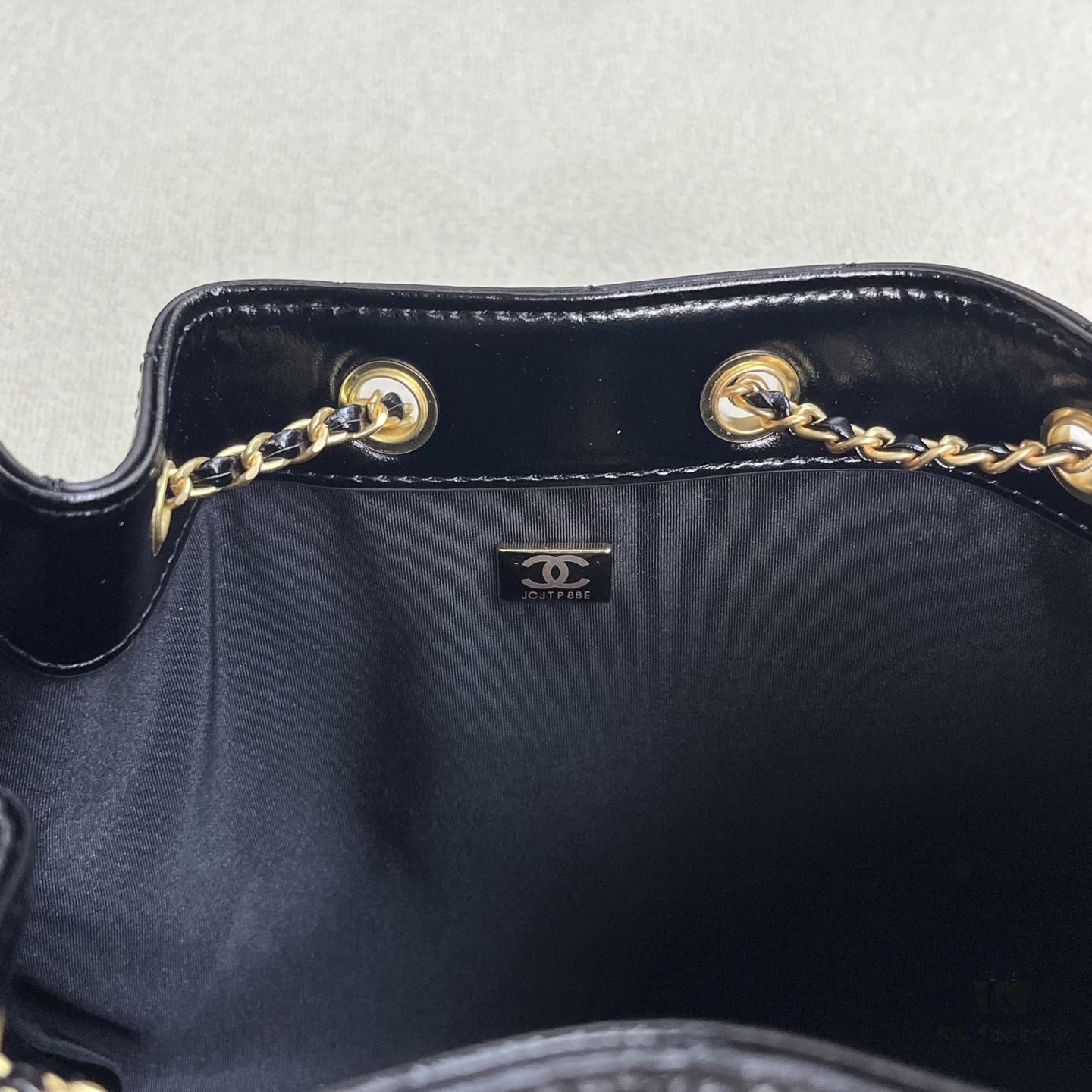 Top-Grade Authentic Chanel 25C Oil-Waxed Leather Hobo Bag - Mini Vintage Bucket Shoulder Bag with Retro Gold-Tone Buckle Drawstring, Quilted Design, Classic Chain Detail