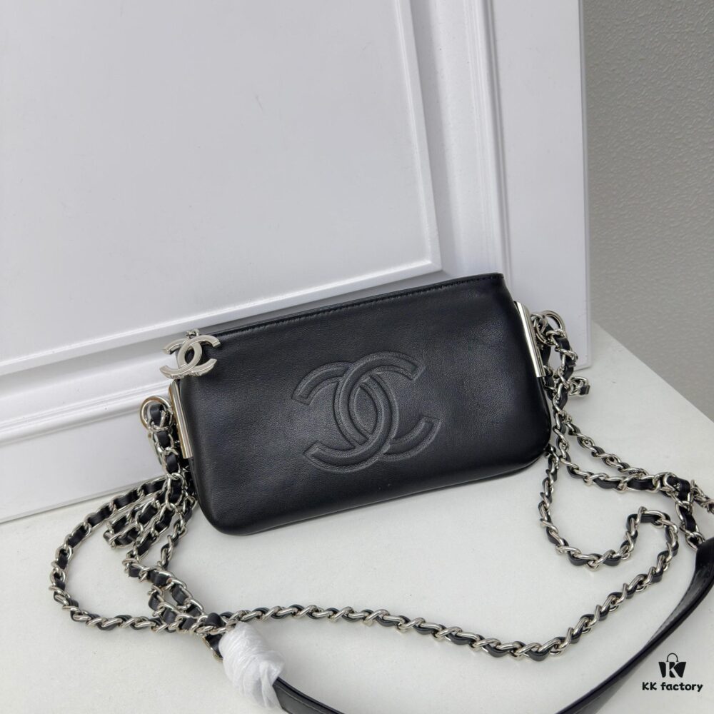 Top Quality Genuine Top-Grain Leather Vintage Chanel Chain Bag, Lazy and Stylish, Perfectly Sized at 22 x 13cm