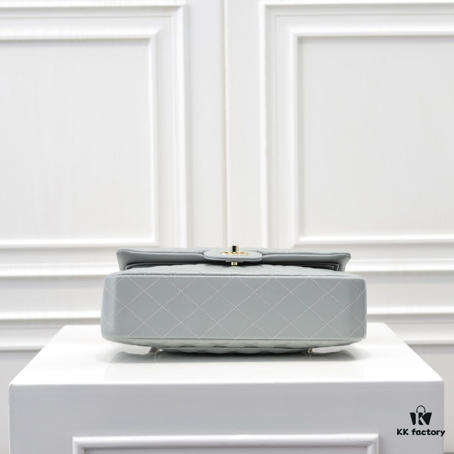 CHANEL Lambskin Classic Crossbody Bag with Red Interior, Summer Style 1112