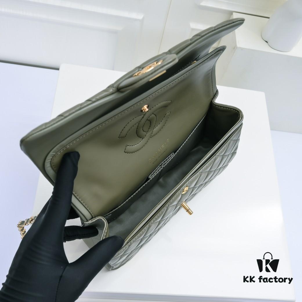 CHANEL Lambskin Classic Crossbody Bag with Red Lining, Summer Collection 25.5*16*6.5 cm Model No. 1112