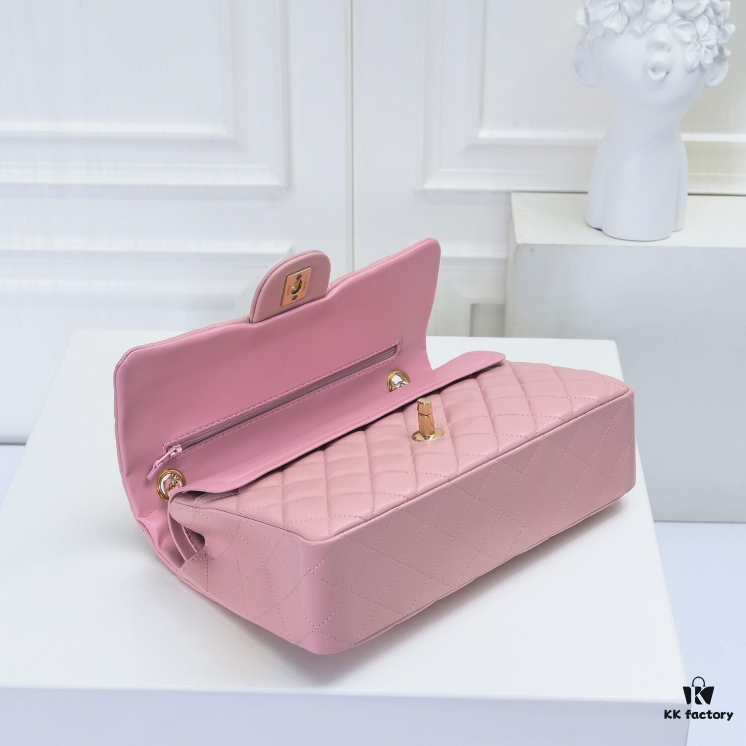 CHANEL Lambskin Classic Crossbody Bag with Red Lining, Summer Collection, Original Hardware, Size: 25.5*16*6.5