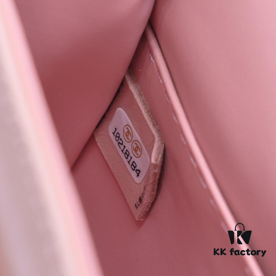 CHANEL Lambskin Classic Crossbody Bag with Red Lining, Summer Collection, Original Hardware, Size: 25.5*16*6.5