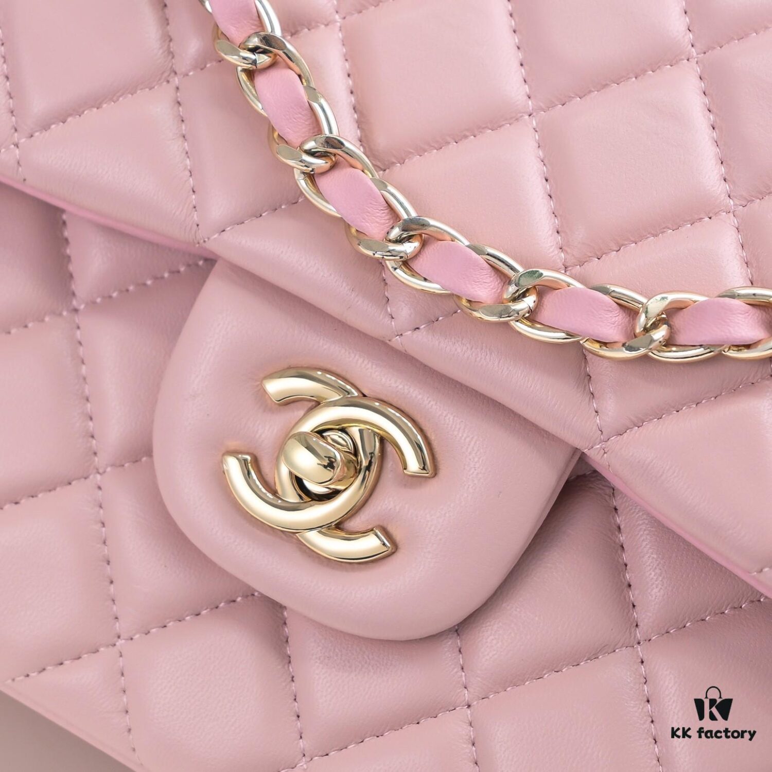 CHANEL Lambskin Classic Crossbody Bag with Red Lining, Summer Collection, Original Hardware, Size: 25.5*16*6.5