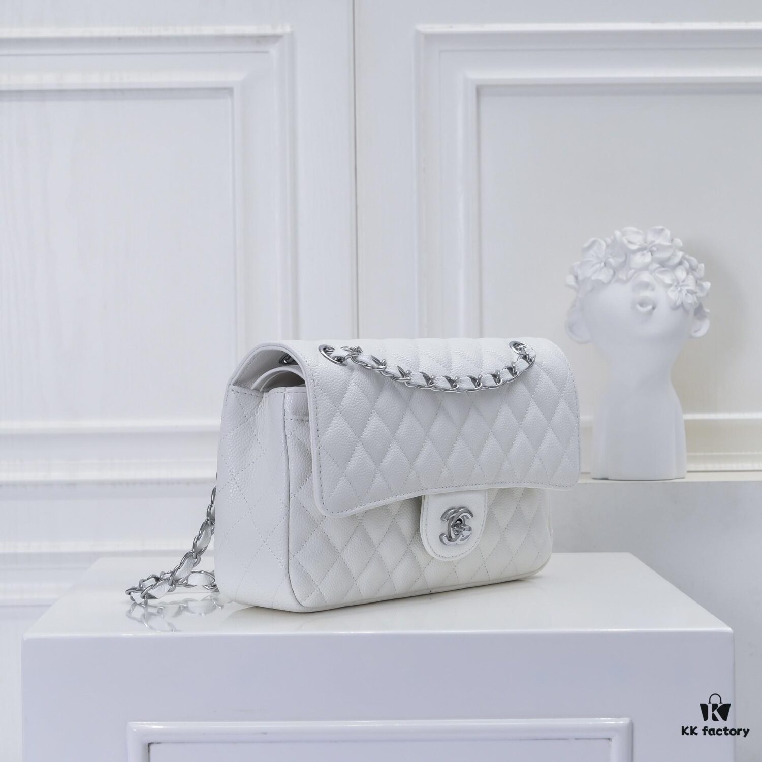 Chanel Classic Flap Bag CF2.55, Ultimate Luxury Item, Top-Tier Caviar Grain Calfskin with Genuine 24K Gold Hardware