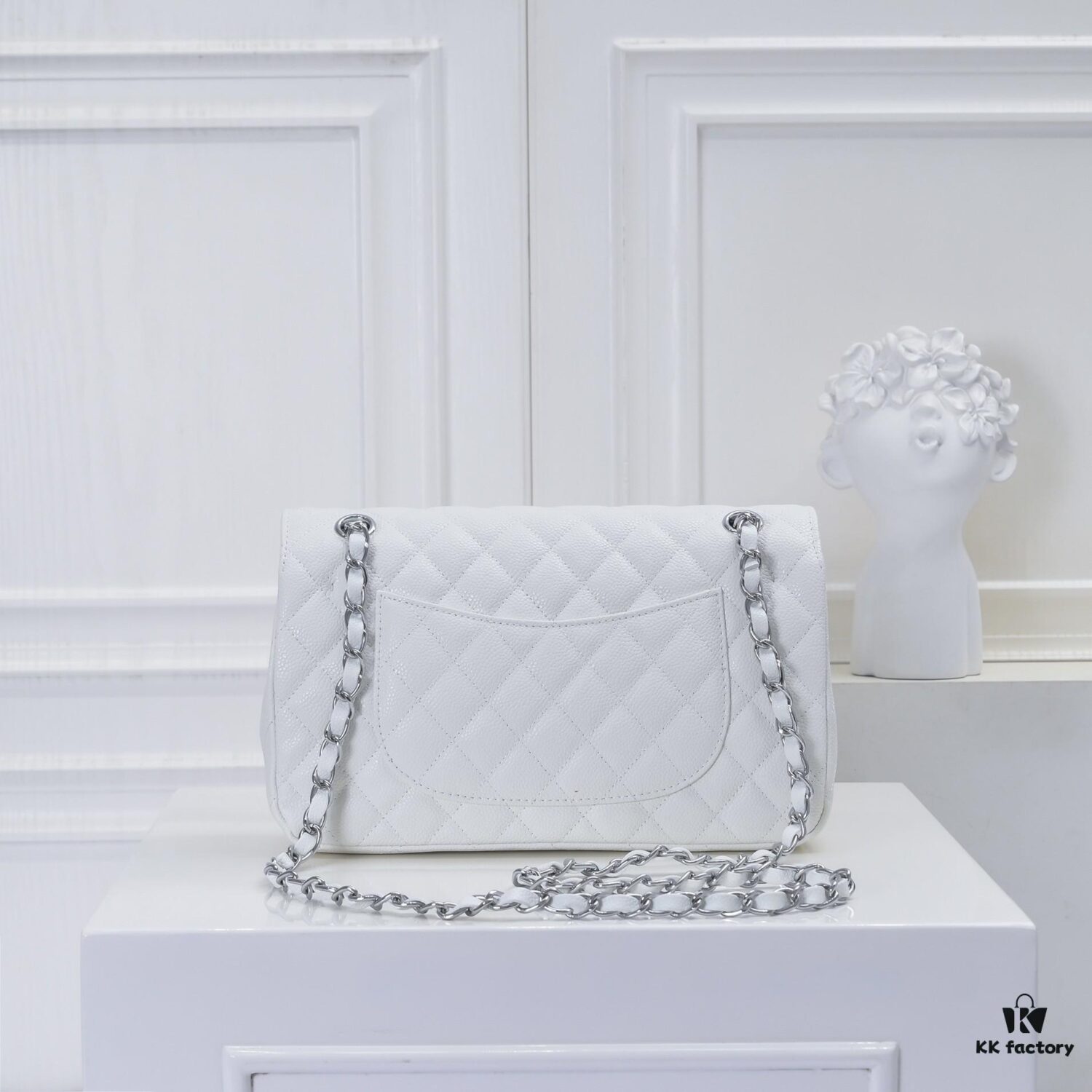 Chanel Classic Flap Bag CF2.55, Ultimate Luxury Item, Top-Tier Caviar Grain Calfskin with Genuine 24K Gold Hardware