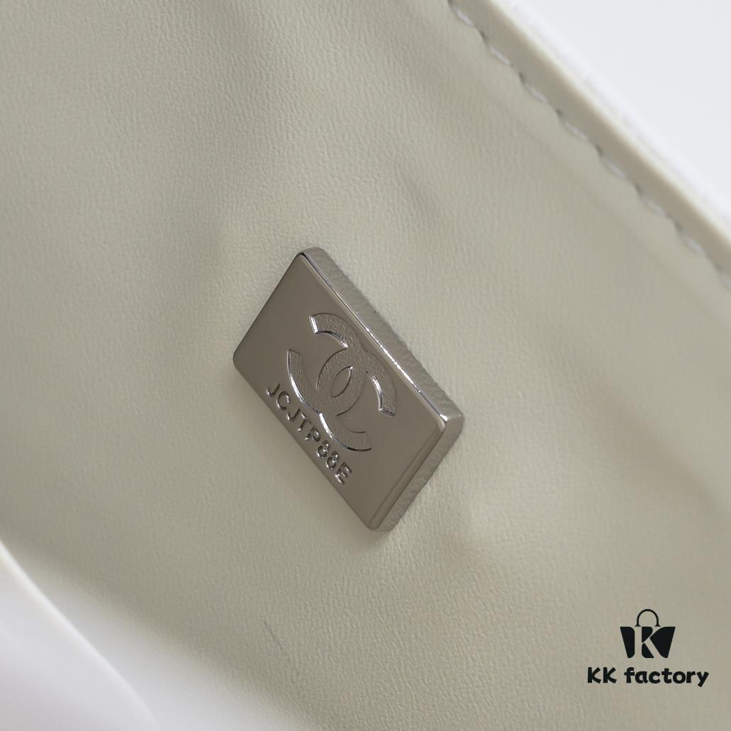 Chanel Classic Flap Bag CF2.55, Ultimate Luxury Item, Top-Tier Caviar Grain Calfskin with Genuine 24K Gold Hardware