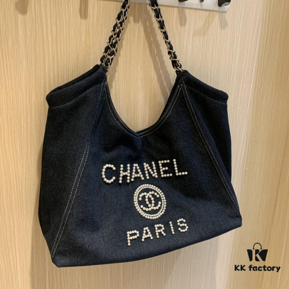 Xiaoxiang Home Chanel Denim Crossbody Tote Bag [CHANEL] 2024 New Trendy Fashionable Popular Style, Perfectly Designed to Capture Girls' Hearts, Chanel Denim Collection, Large Capacity, Lightweight, Flattering for Everyone, Must-Have for Stylish Women