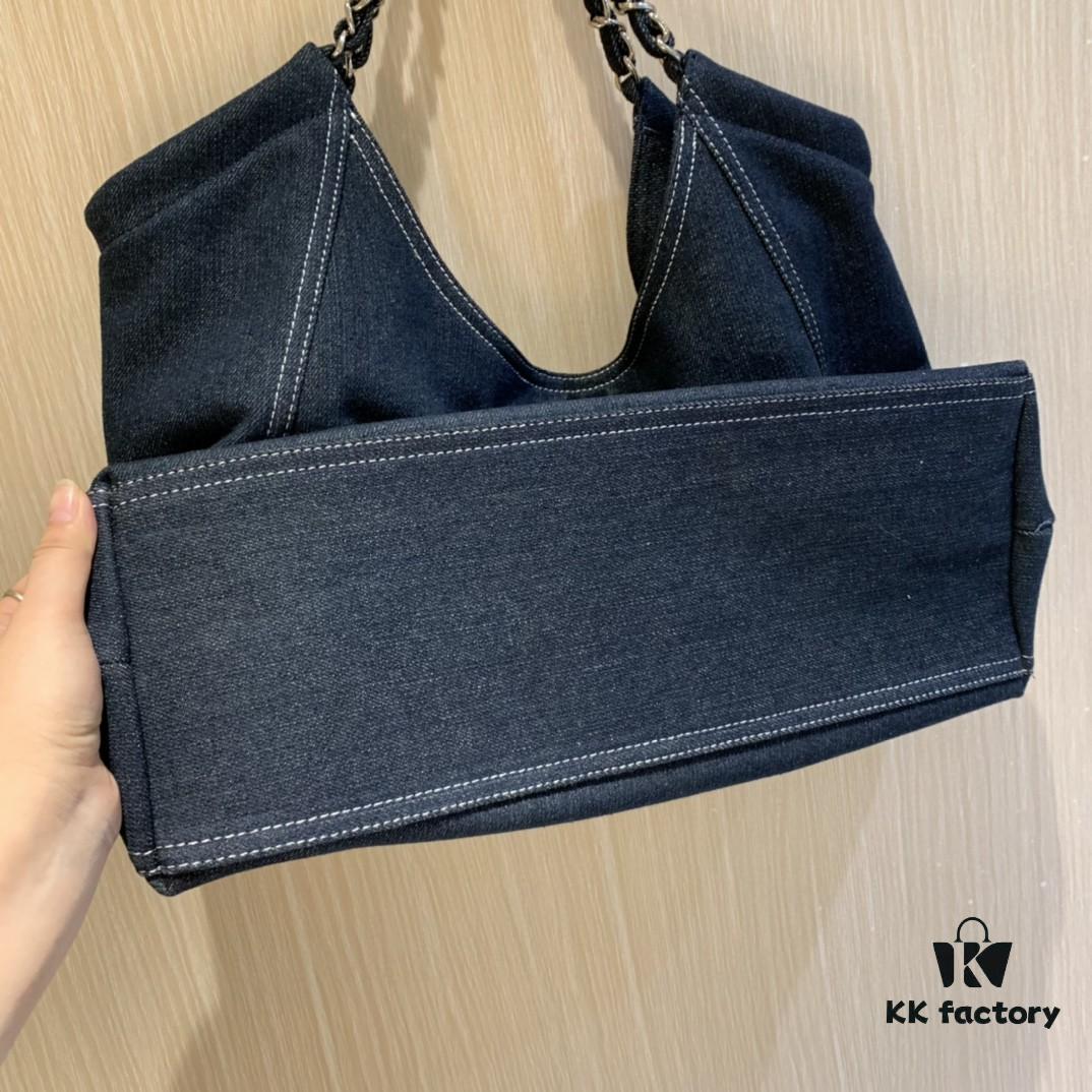 Xiaoxiang Home Chanel Denim Crossbody Tote Bag [CHANEL] 2024 New Trendy Fashionable Popular Style, Perfectly Designed to Capture Girls' Hearts, Chanel Denim Collection, Large Capacity, Lightweight, Flattering for Everyone, Must-Have for Stylish Women