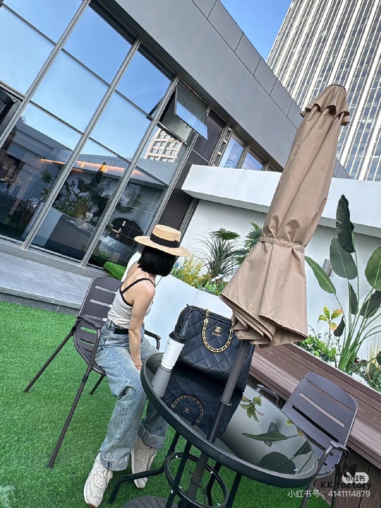 New Large Size Extremely Hard-to-Get 24 Spring/Summer Chanel Bag!!!