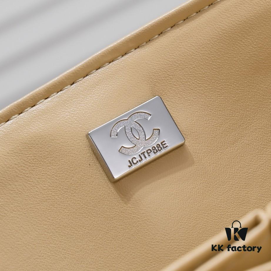 Beige Chanel Century Classic Style, meticulously crafted with precision stitching, imported lambskin paired with original hardware, full quilting, perfect softness and shape, size: 30X18X8cm, model number: 1113