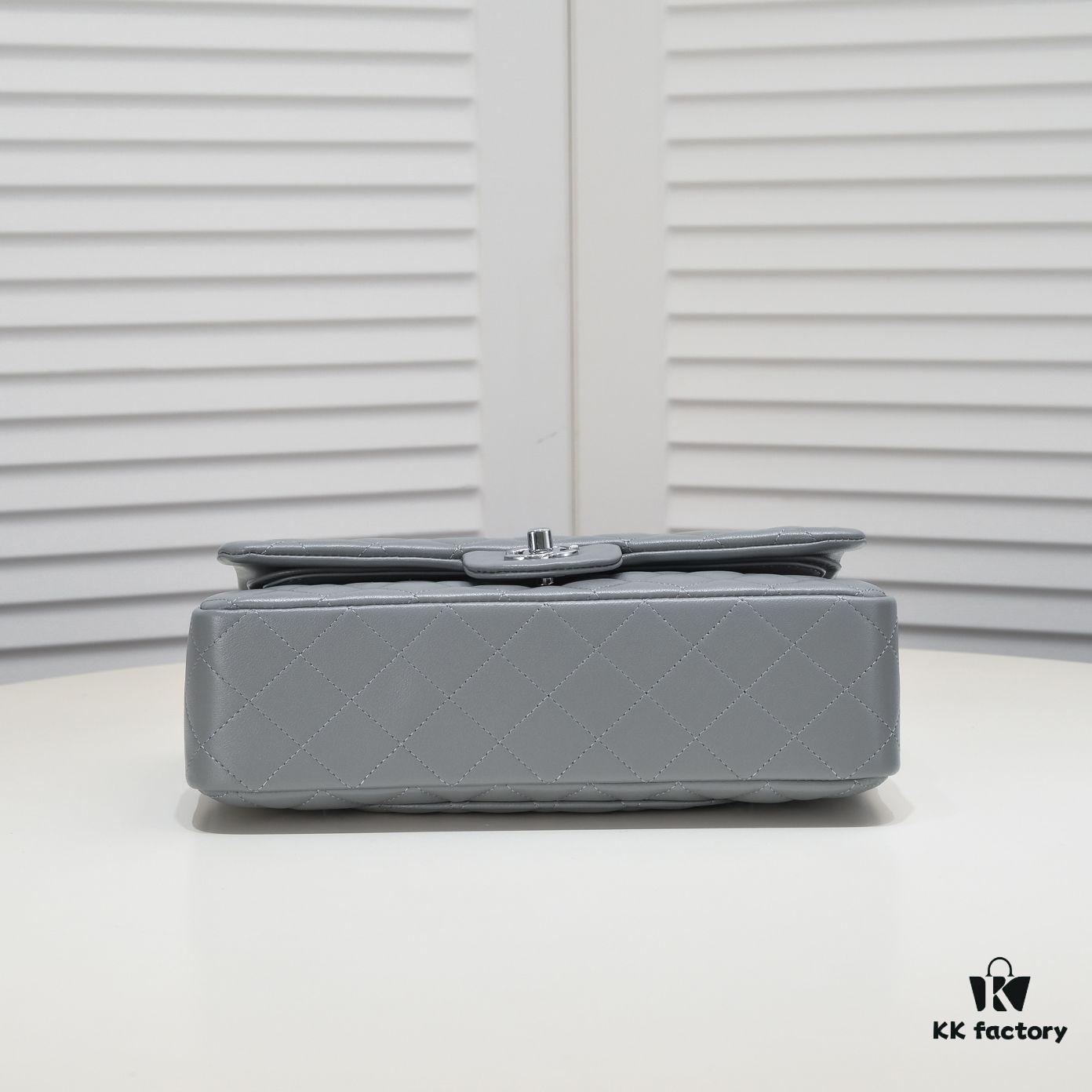 Gray Chanel Classic Lambskin Crossbody Bag with Red Interior, Summer Style 25.5*16*6.5 cm