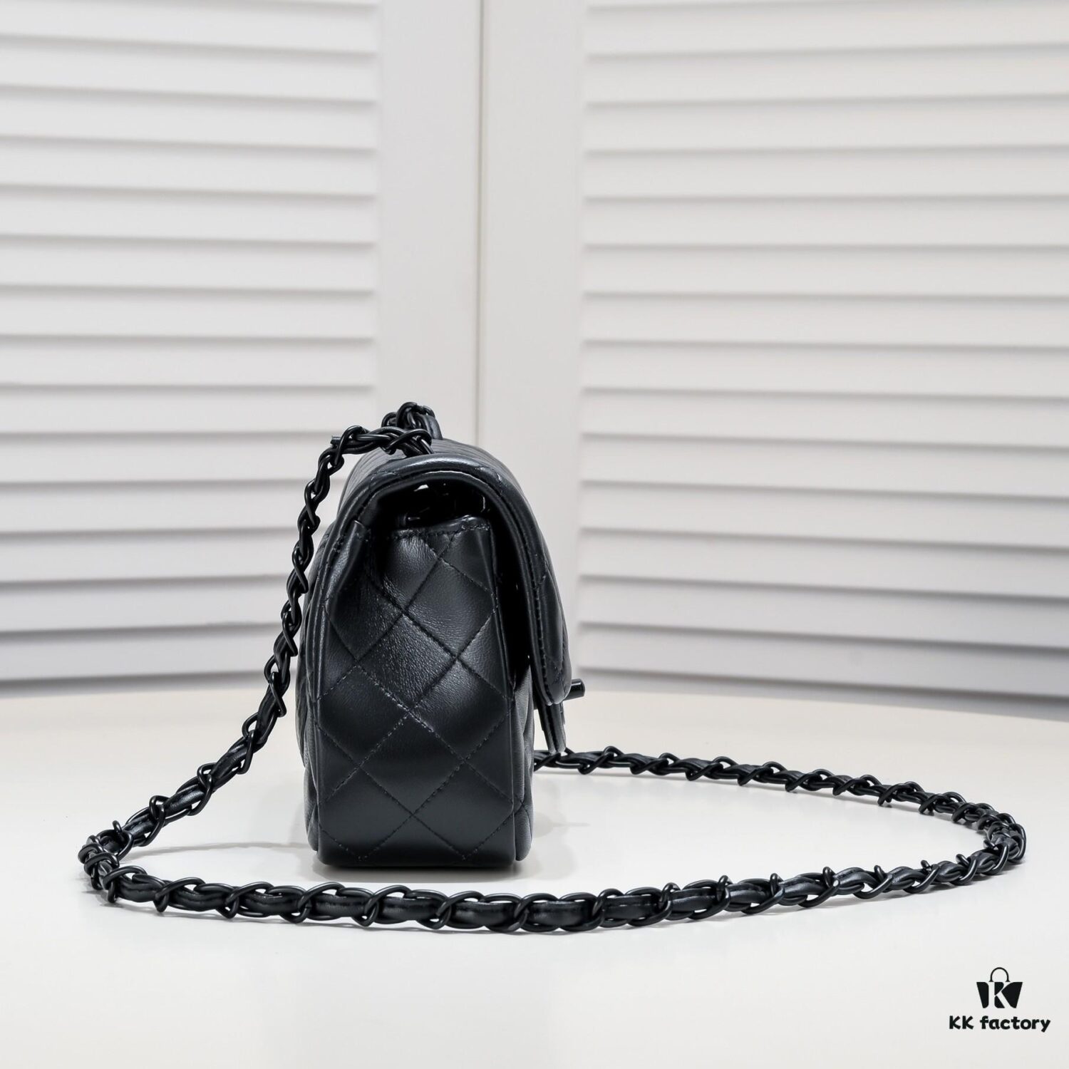 Black Button CF Style Versatile Lamb Leather Bag 🌹 Chanel-Inspired Timeless Classic - Elegant and Refined, Favorite Among Sophisticated Women