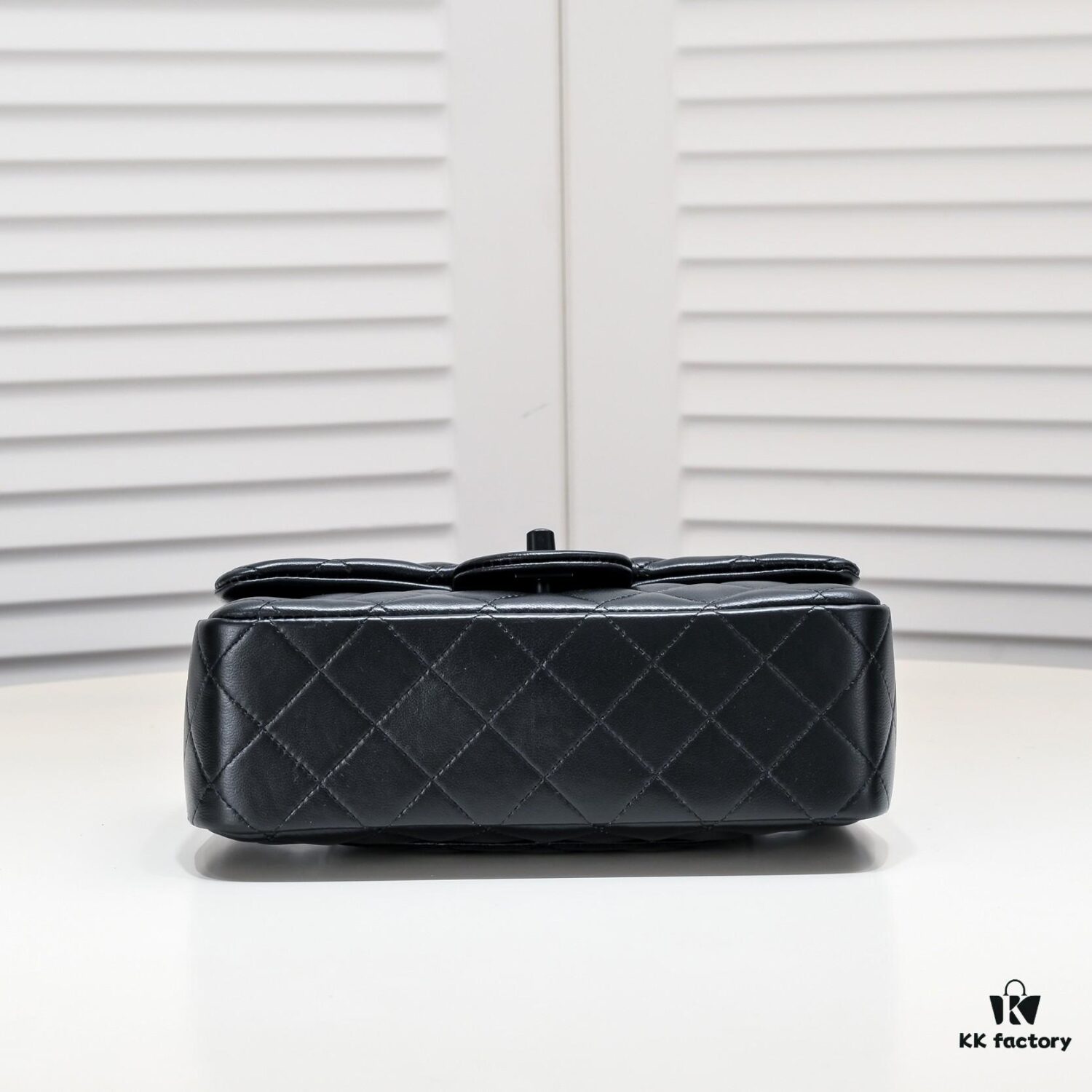 Black Button CF Style Versatile Lamb Leather Bag 🌹 Chanel-Inspired Timeless Classic - Elegant and Refined, Favorite Among Sophisticated Women