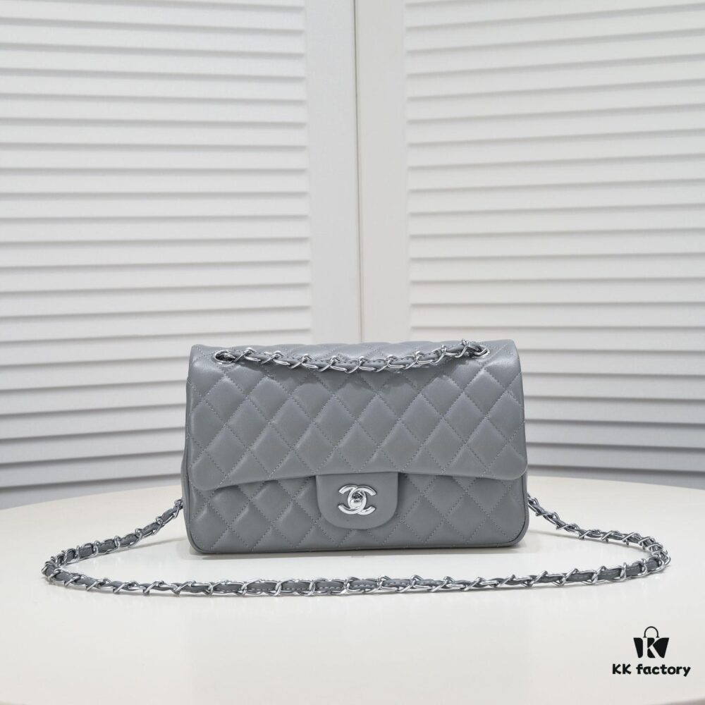 Gray Chanel Classic Lambskin Crossbody Bag with Red Interior, Summer Style 25.5*16*6.5 cm