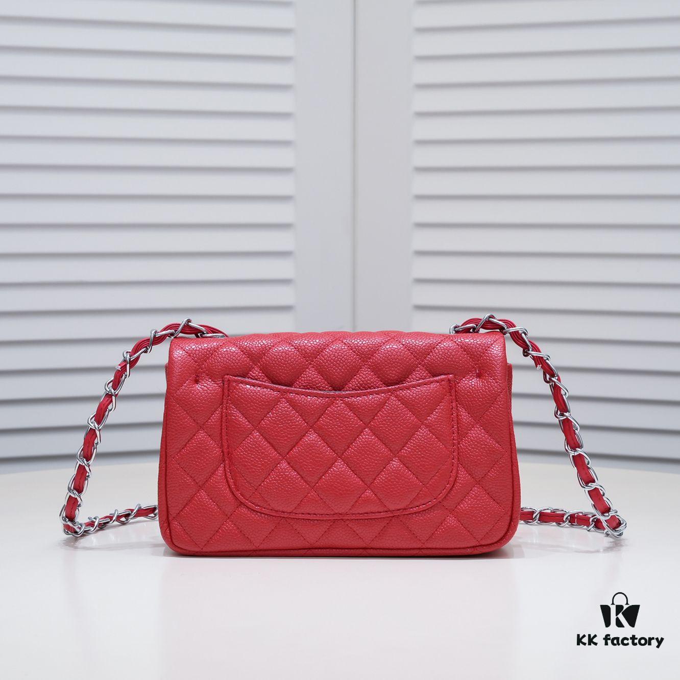 Bright Red 💥 CF Versatile Caviar Leather Handbag 🌹 Chanel 💃🏻‼️ Timeless Classic [Blush] Elegant and Noble Demeanor 💃🏻 Favorite Among Socialites 🌟 Premium Soft and Luxurious Leather, Refined Hardware from Boutique, Flawless Craftsmanship [Thumbs Up] Radiant and Feminine 😝 [Strong] Durable and Luxurious 🌟 Dimensions: 20*14*7cm Model No. 1116 Reversed Edge