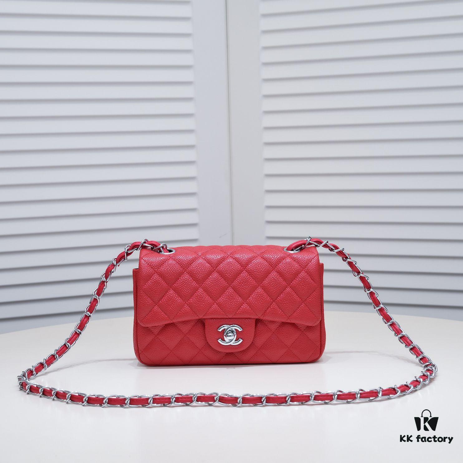 Bright Red 💥 CF Versatile Caviar Leather Handbag 🌹 Chanel 💃🏻‼️ Timeless Classic [Blush] Elegant and Noble Demeanor 💃🏻 Favorite Among Socialites 🌟 Premium Soft and Luxurious Leather, Refined Hardware from Boutique, Flawless Craftsmanship [Thumbs Up] Radiant and Feminine 😝 [Strong] Durable and Luxurious 🌟 Dimensions: 20*14*7cm Model No. 1116 Reversed Edge
