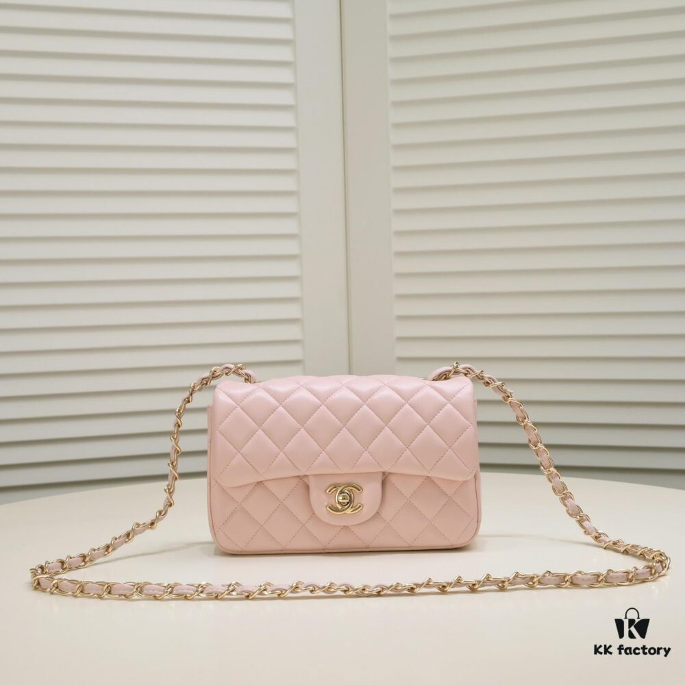 Pink CF Classic Style Soft Lambskin Handbag 🌹 Chanel 💃🏻 Elegant and Timeless Design, Favored by Sophisticated Women