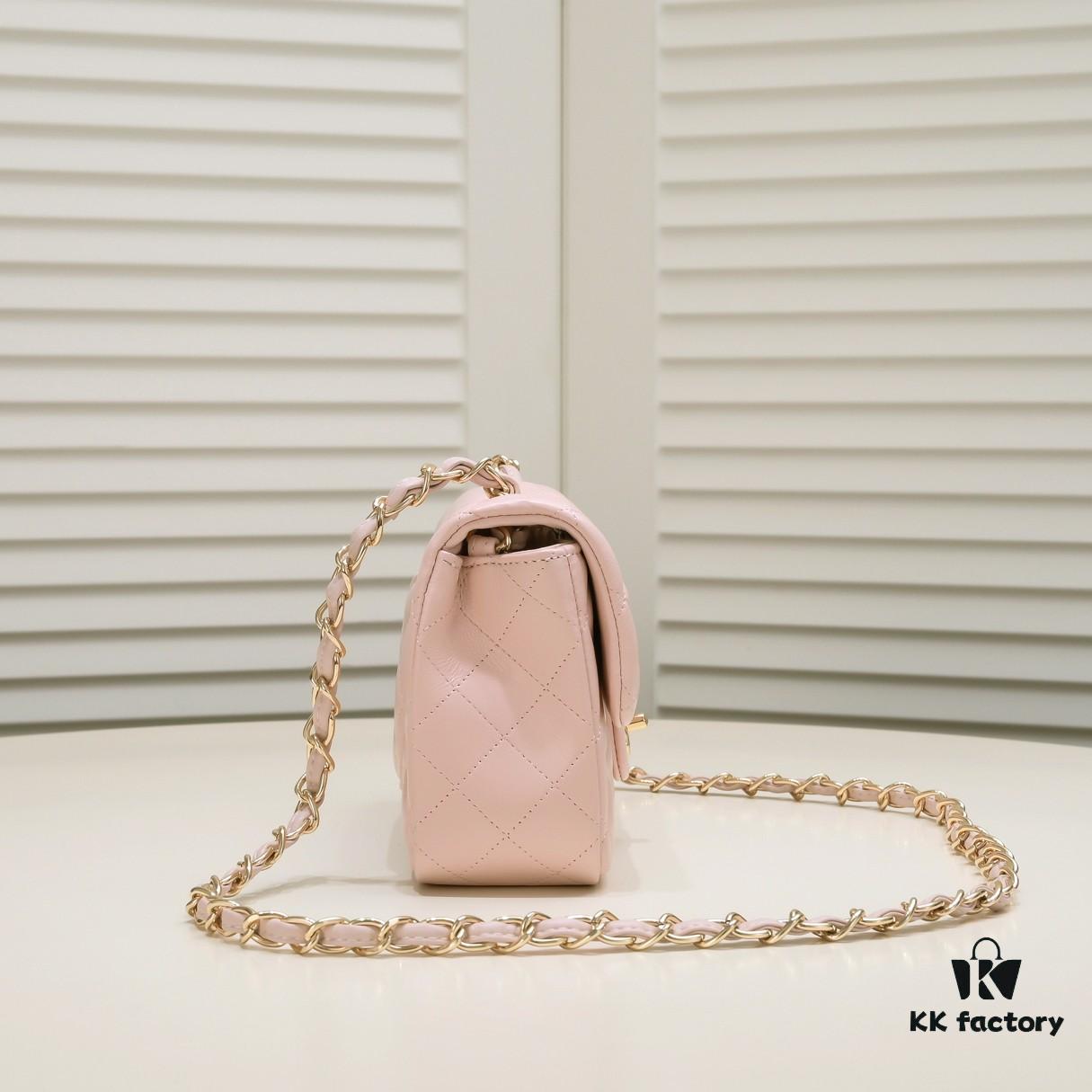 Pink CF Classic Style Soft Lambskin Handbag 🌹 Chanel 💃🏻 Elegant and Timeless Design, Favored by Sophisticated Women