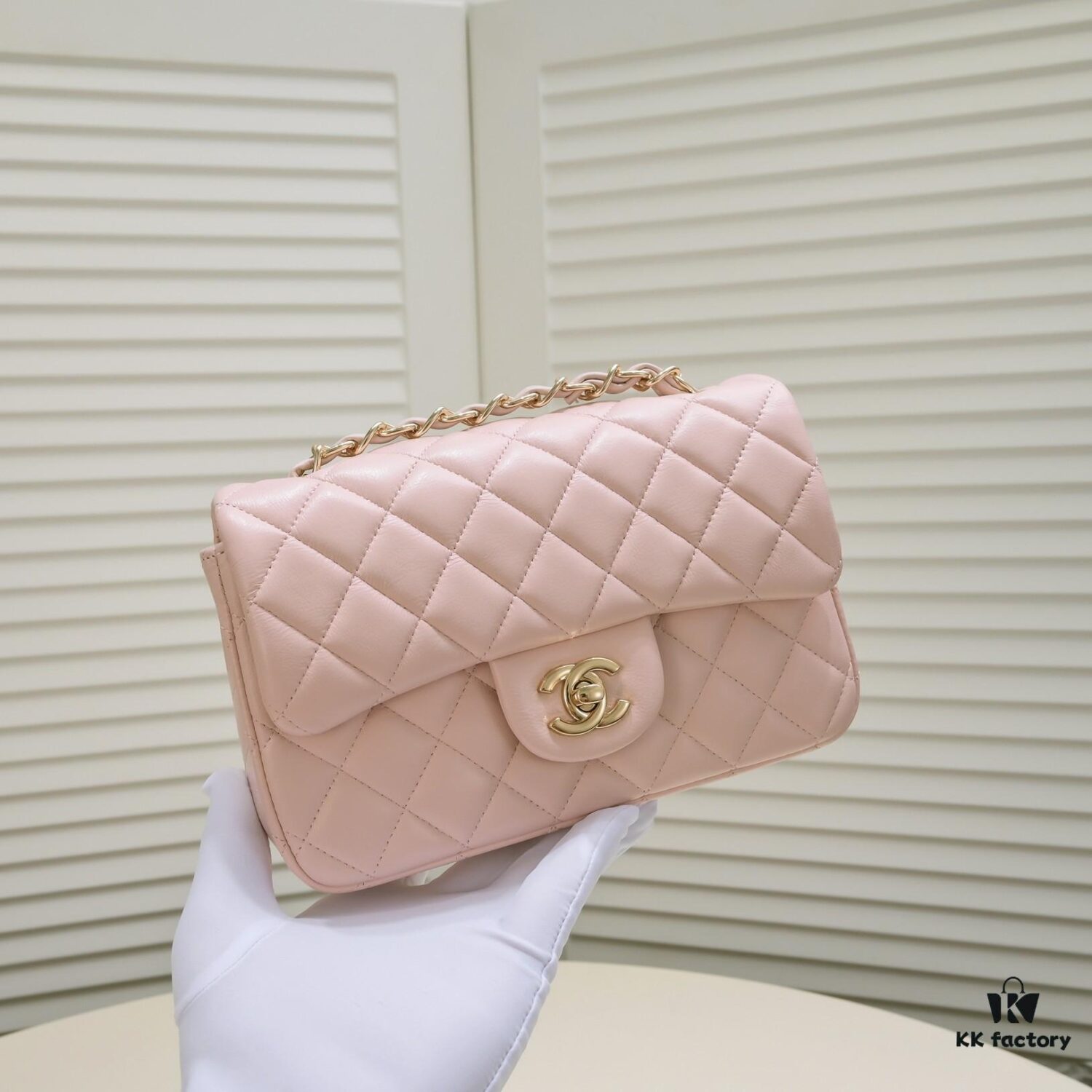 Pink CF Classic Style Soft Lambskin Handbag 🌹 Chanel 💃🏻 Elegant and Timeless Design, Favored by Sophisticated Women