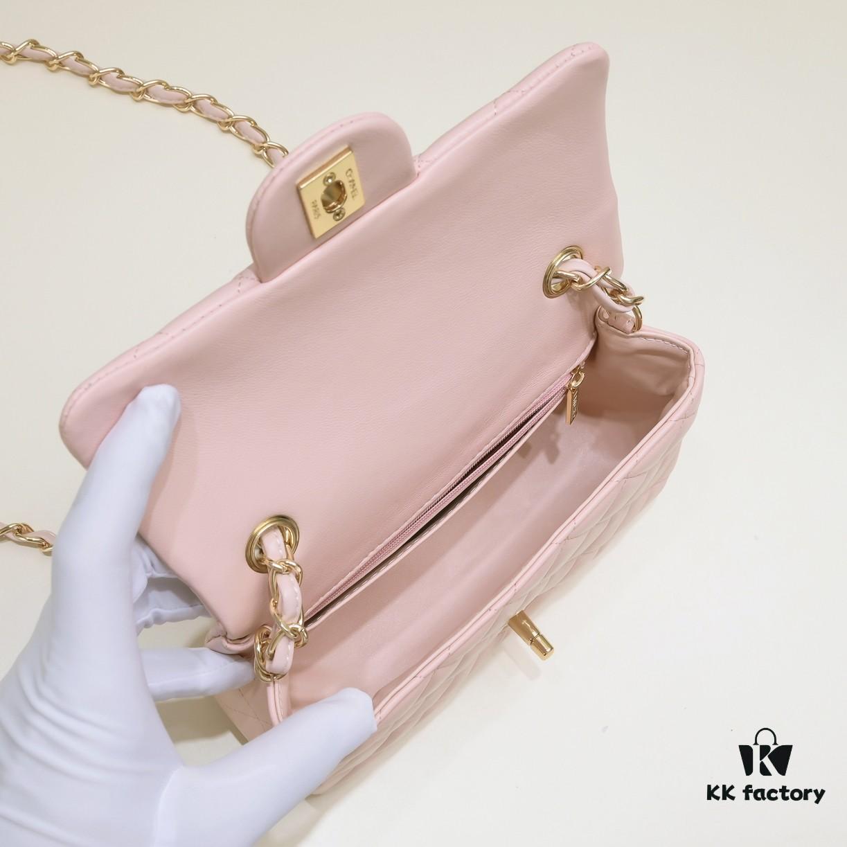 Pink CF Classic Style Soft Lambskin Handbag 🌹 Chanel 💃🏻 Elegant and Timeless Design, Favored by Sophisticated Women