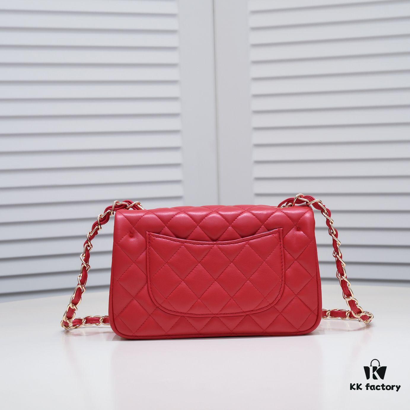 Bright Red CF Versatile Lamb Leather Bag 🌹 Chanel 💃🏻‼️ Timeless Classic [Blush] Elegant and Refined, the Favorite of Sophisticated Women 🌟 Premium Soft Leather with High-End Craftsmanship, Flawless Details from Official Retail Stores [Strong] Radiant and Feminine 😝[Strong] Luxurious and Durable 🌟 Size: 20*14*7cm, Model No.: 1116