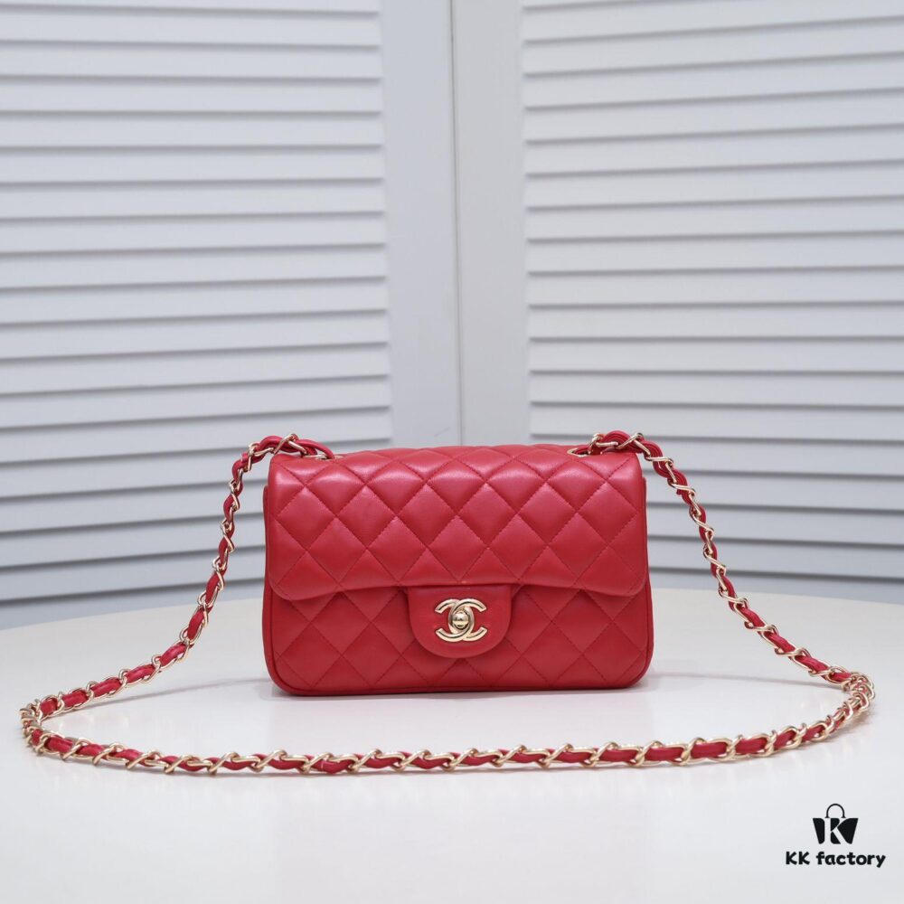 Bright Red CF Versatile Lamb Leather Bag 🌹 Chanel 💃🏻‼️ Timeless Classic [Blush] Elegant and Refined, the Favorite of Sophisticated Women 🌟 Premium Soft Leather with High-End Craftsmanship, Flawless Details from Official Retail Stores [Strong] Radiant and Feminine 😝[Strong] Luxurious and Durable 🌟 Size: 20*14*7cm, Model No.: 1116