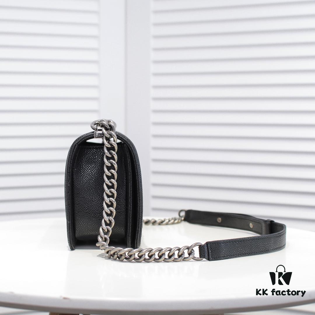 Genuine Leather with Original CHANEL Hardware - Imported Quilted Calfskin, Thick Electroplated Metal Accessories, High-Quality Craftsmanship, 25*15*8cm