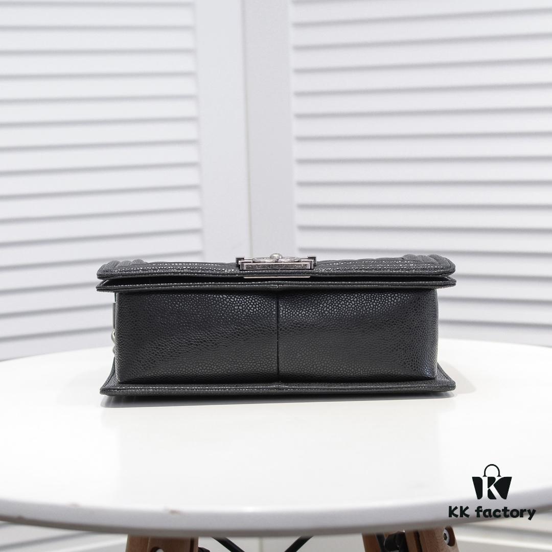 Genuine Leather with Original CHANEL Hardware - Imported Quilted Calfskin, Thick Electroplated Metal Accessories, High-Quality Craftsmanship, 25*15*8cm