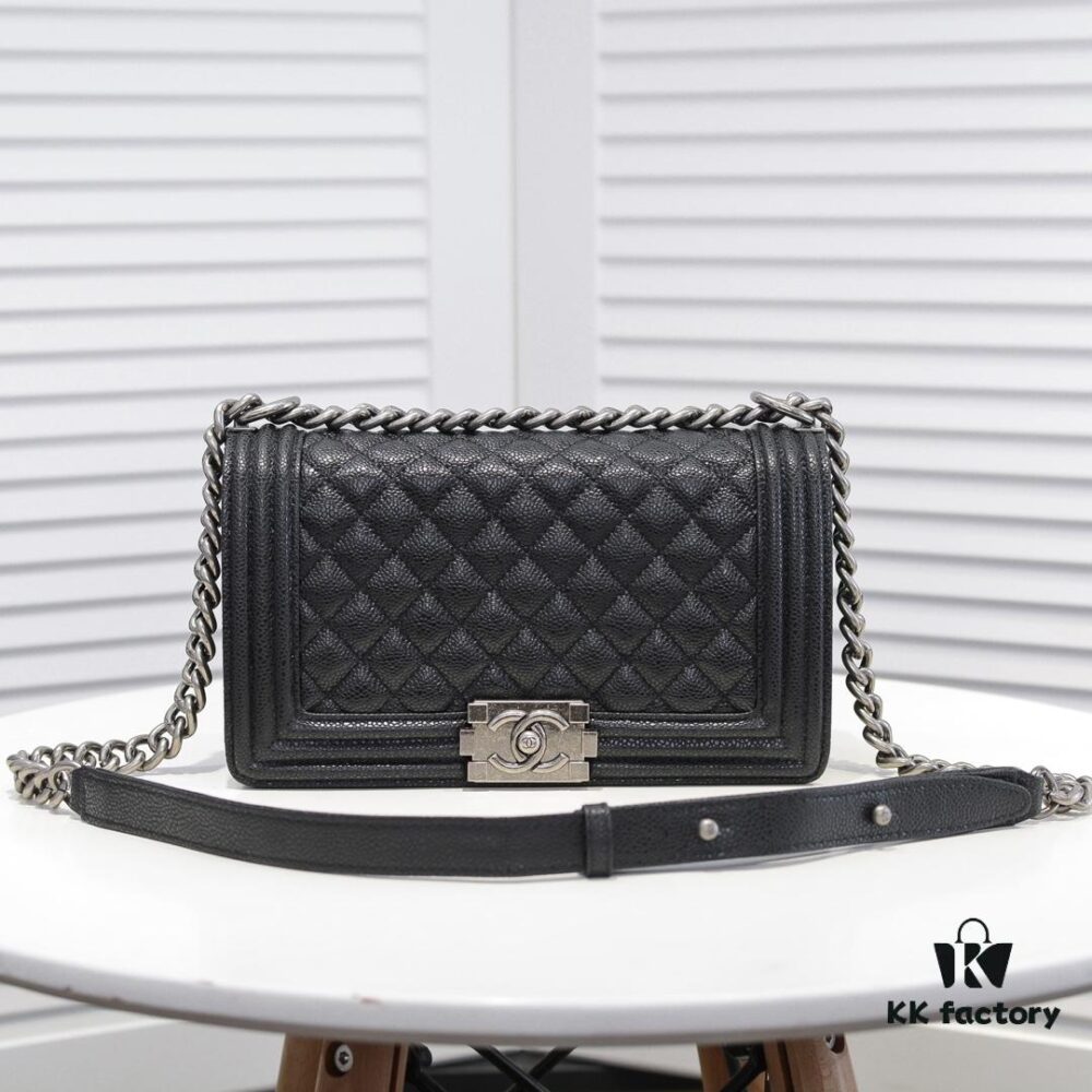 Genuine Leather with Original CHANEL Hardware - Imported Quilted Calfskin, Thick Electroplated Metal Accessories, High-Quality Craftsmanship, 25*15*8cm