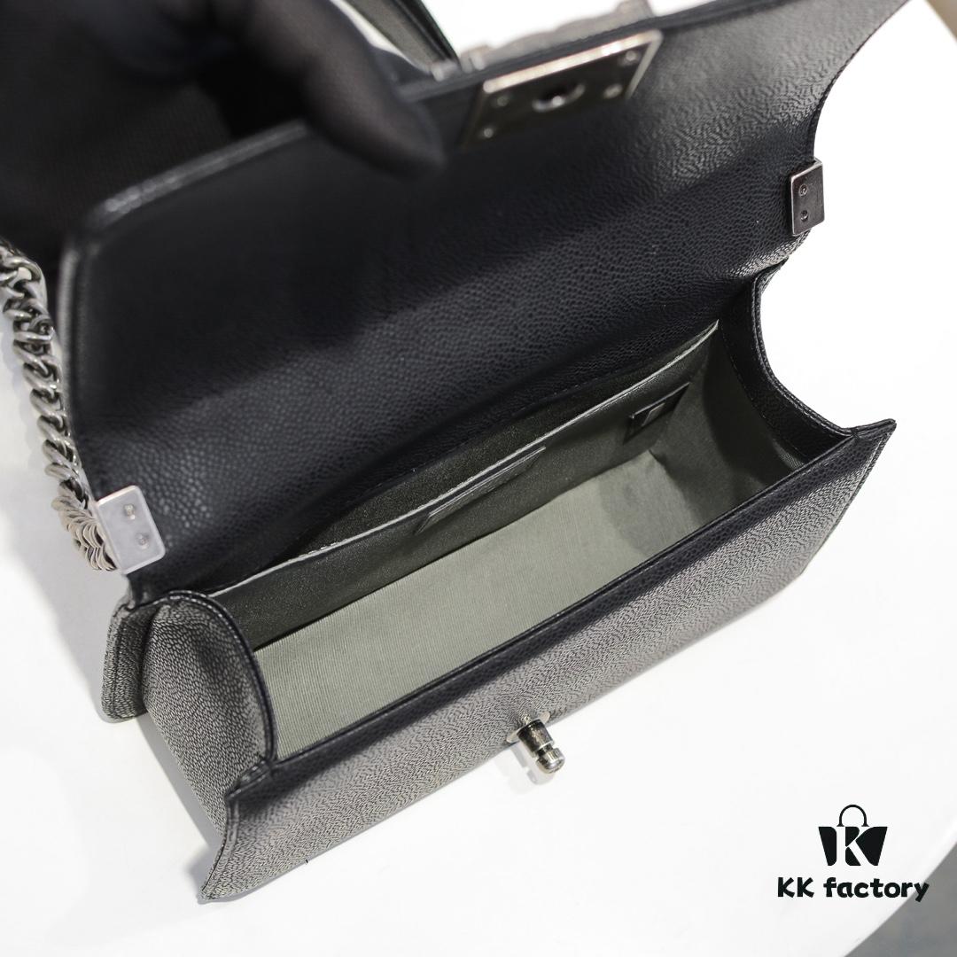 Genuine Leather with Original CHANEL Hardware - Imported Quilted Calfskin, Thick Electroplated Metal Accessories, High-Quality Craftsmanship, 25*15*8cm