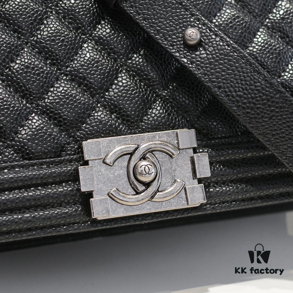 Genuine Leather with Original CHANEL Hardware - Imported Quilted Calfskin, Thick Electroplated Metal Accessories, High-Quality Craftsmanship, 25*15*8cm