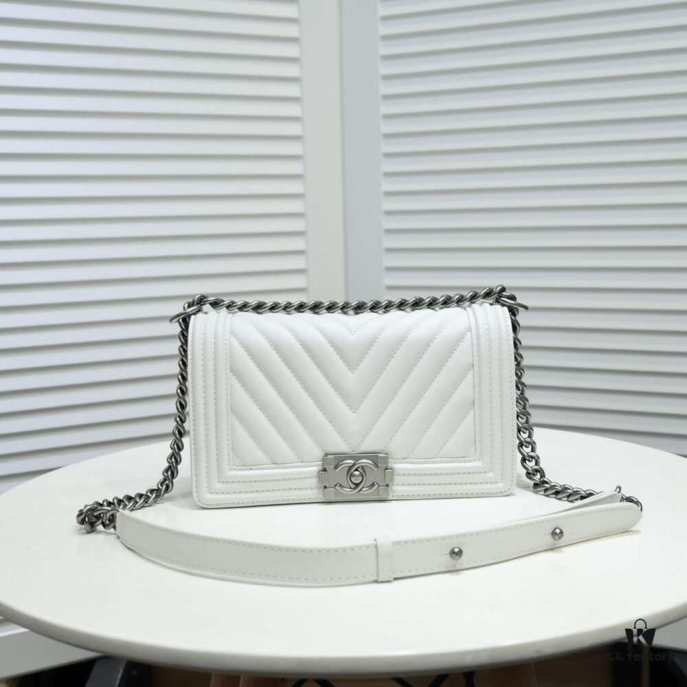 Chanel Crown Lambskin Bag with Original Hardware - Full Sheepskin, Thickened Electroplated Metal Fittings, Vintage Silver V-Check Pattern, 25*15*8cm