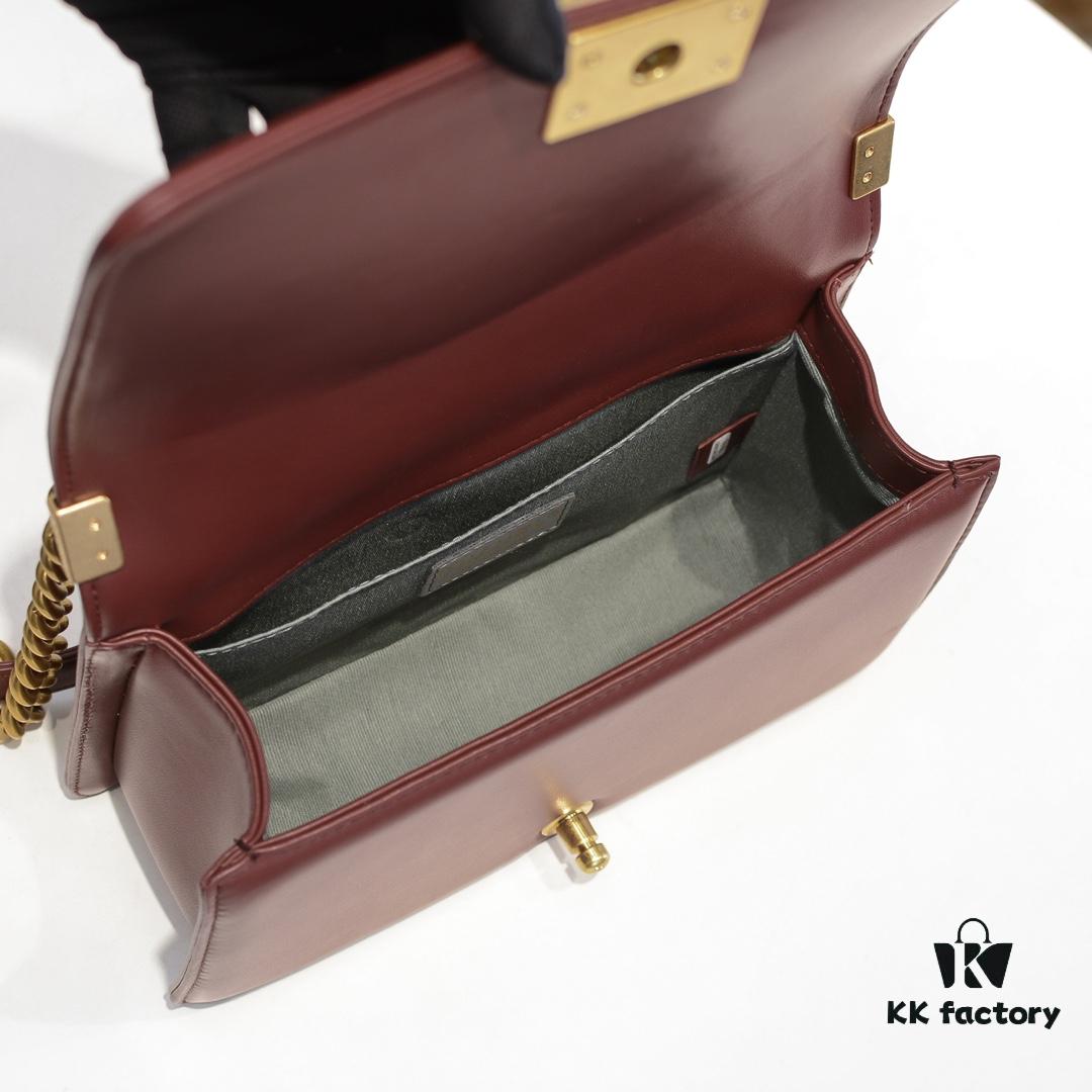 Chanel Crown Lambskin Bag with Original Hardware - Full Sheepskin, Thickened Electroplated Metal Fittings, Scratch-Resistant and Highly Elastic Base, Premium Craftsmanship, Size 25*15*8cm Model No. 67086 Gold-Inlaid V Pattern