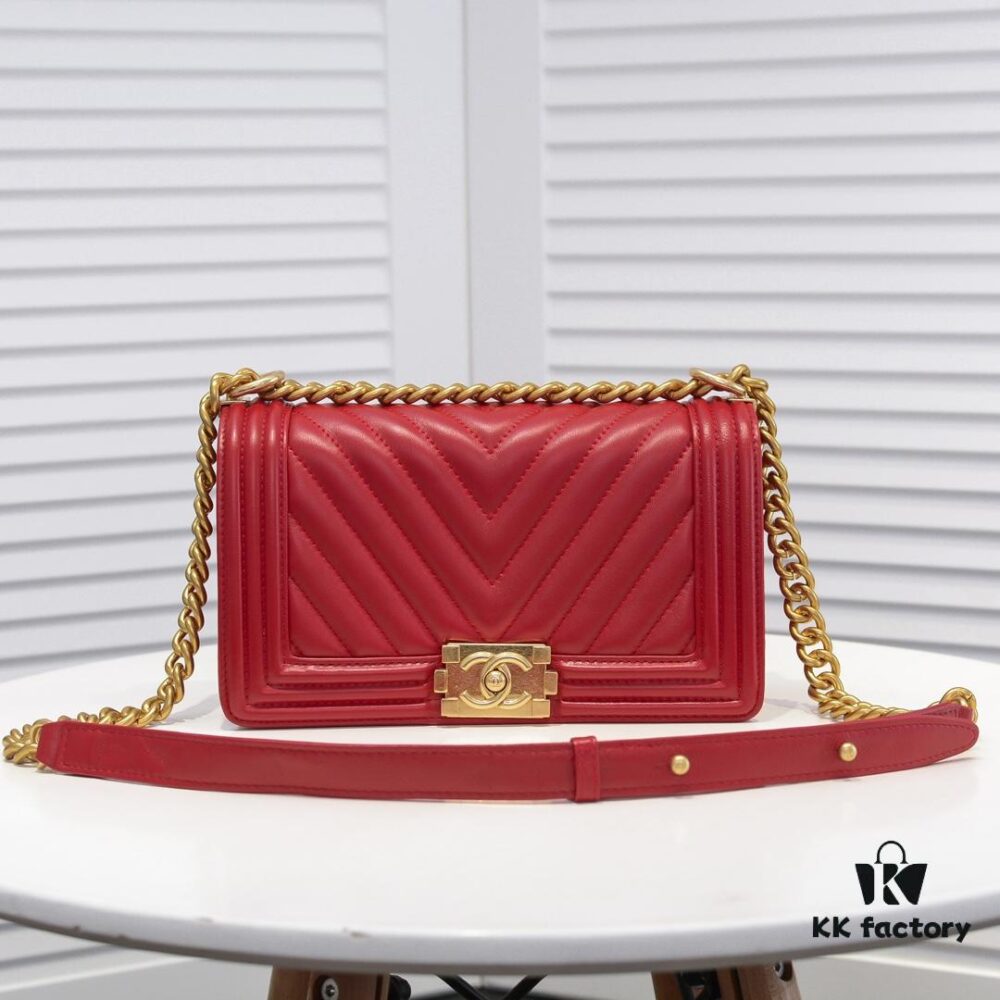 Chanel Crown Lambskin Bag with Original Hardware - Full Sheepskin, Thickened Electroplated Metal Fittings, No. 67086 Gold V-Check Pattern 25*15*8cm