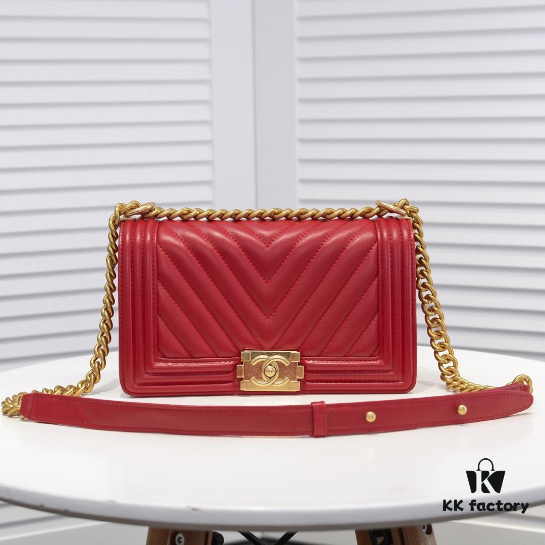 Chanel Crown Lambskin Bag with Original Hardware - Full Sheepskin, Thickened Electroplated Metal Fittings, No. 67086 Gold V-Check Pattern 25*15*8cm