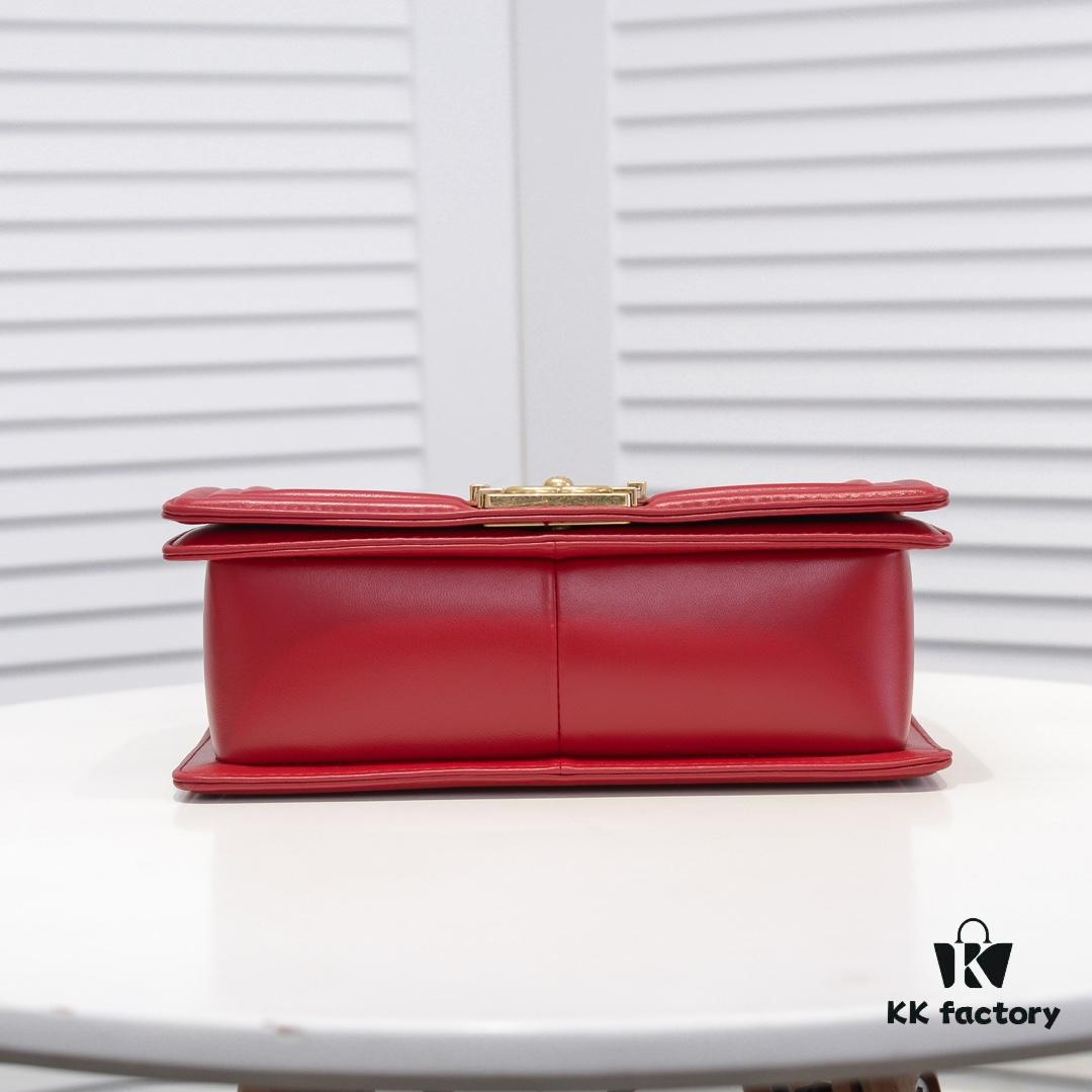 Chanel Crown Lambskin Bag with Original Hardware - Full Sheepskin, Thickened Electroplated Metal Fittings, No. 67086 Gold V-Check Pattern 25*15*8cm