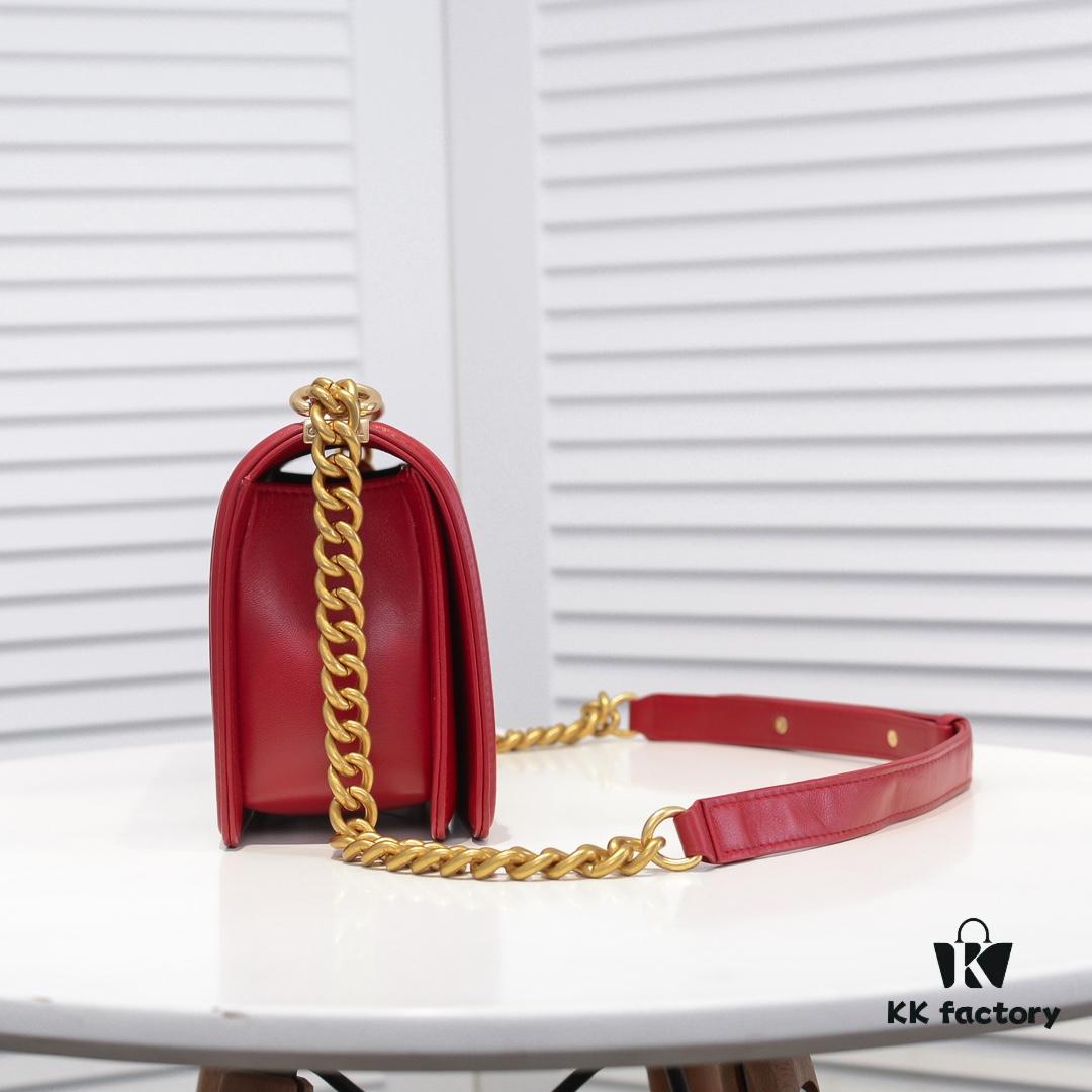 Chanel Crown Lambskin Bag with Original Hardware - Full Sheepskin, Thickened Electroplated Metal Fittings, No. 67086 Gold V-Check Pattern 25*15*8cm