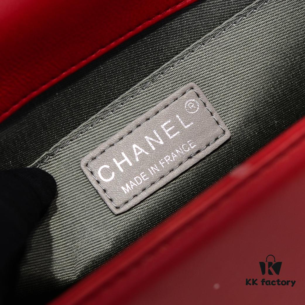 Chanel Crown Lambskin Bag with Original Hardware - Full Sheepskin, Thickened Electroplated Metal Fittings, No. 67086 Gold V-Check Pattern 25*15*8cm