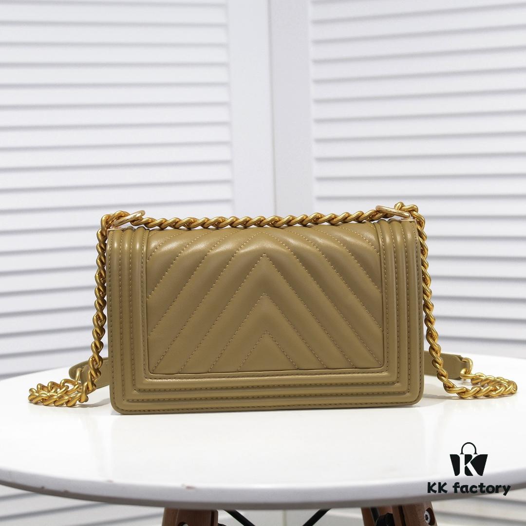 Chanel Crown Lambskin Bag with Original Hardware - Full Sheepskin, Thickened Electroplated Metal Fittings, Scratch-Resistant and Highly Elastic, Premium Quality Like Authentic