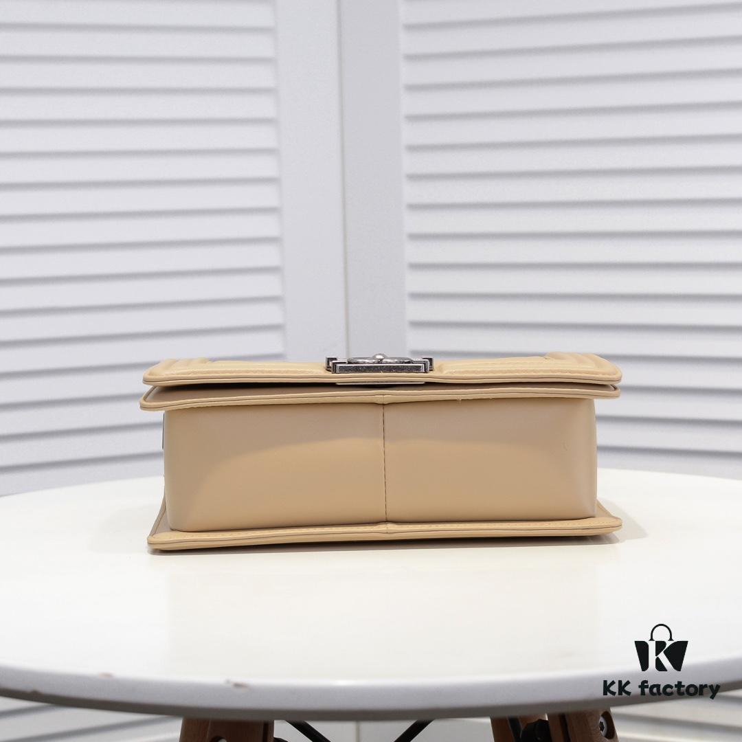 Chanel Genuine Lambskin Bag with Original Hardware - Full Sheepskin, Thickened Electroplated Metal, Premium Craftsmanship, Size 25*15*8cm Model No. 67086V