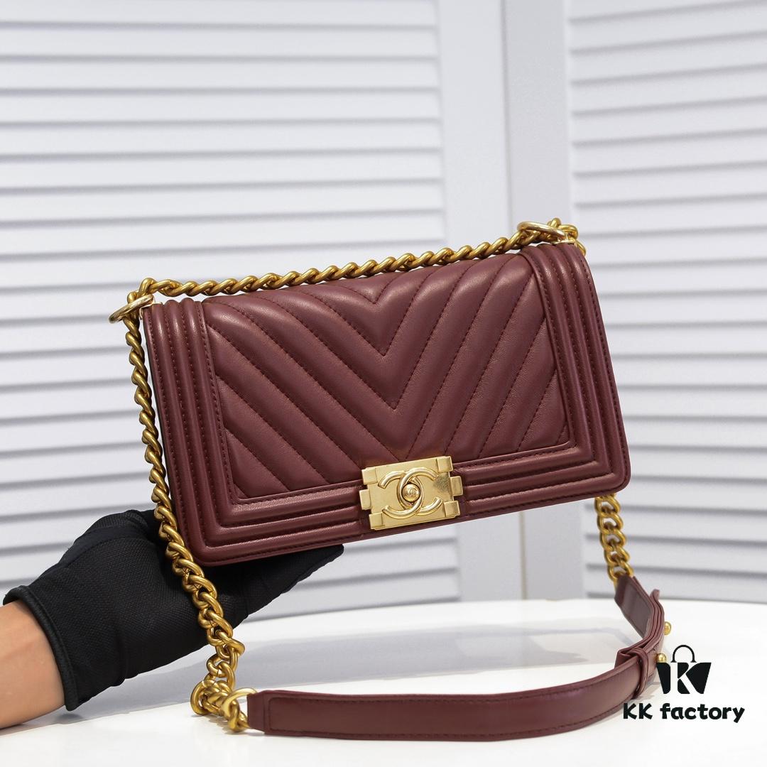 Chanel Crown Lambskin Bag with Original Hardware - Full Sheepskin, Thickened Electroplated Metal Fittings, Scratch-Resistant and Highly Elastic Base, Premium Craftsmanship, Size 25*15*8cm Model No. 67086 Gold-Inlaid V Pattern