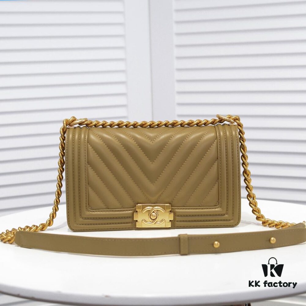 Chanel Crown Lambskin Bag with Original Hardware - Full Sheepskin, Thickened Electroplated Metal Fittings, Scratch-Resistant and Highly Elastic, Premium Quality Like Authentic
