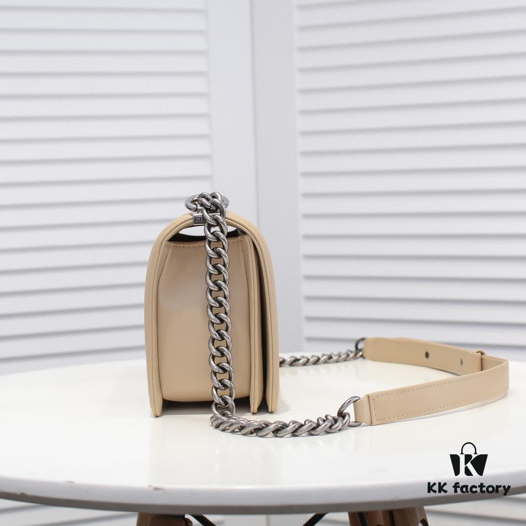 Chanel Genuine Lambskin Bag with Original Hardware - Full Sheepskin, Thickened Electroplated Metal, Premium Craftsmanship, Size 25*15*8cm Model No. 67086V