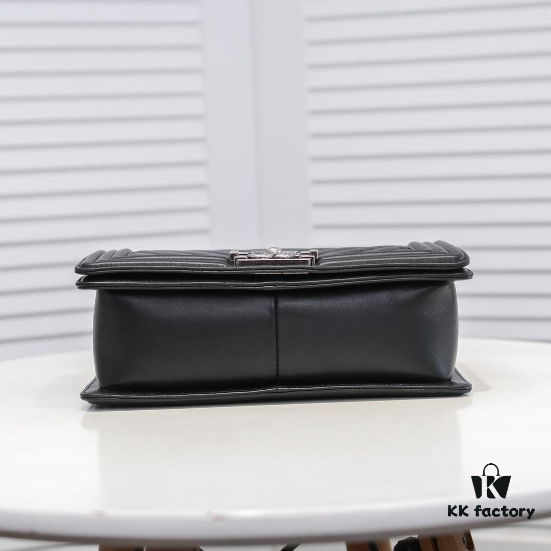 Chanel Full Lambskin with Original Hardware - Premium Craftsmanship, Thickened Electroplated Metal Fittings, Excellent Elasticity and Durability