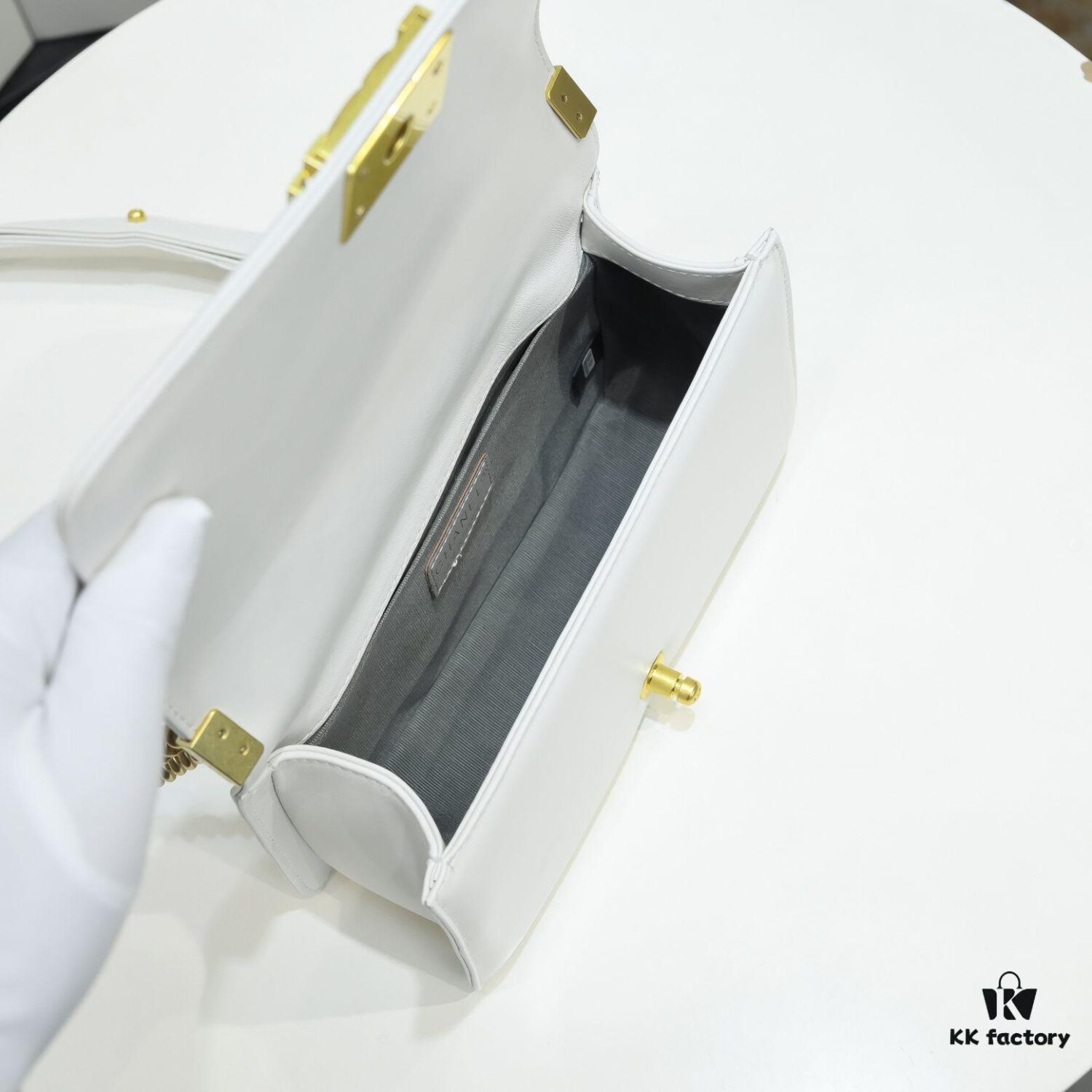 Chanel Crown Lambskin Bag with Original Hardware - Full Sheepskin, Thickened Electroplated Metal Fittings, High-Quality Craftsmanship, Premium Durable Design