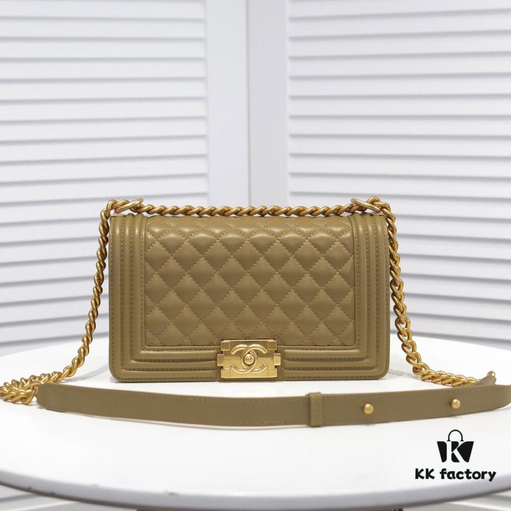 Chanel Crown Lambskin Bag with Original Hardware - Full Sheepskin, Thickened Electroplated Metal Fittings, Premium Craftsmanship, Soft and Resilient Base, No Mark After Squeezing, Real Stock, Real Photos